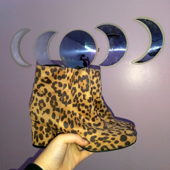 Cheetah Print Boots - Picture 1 of 1